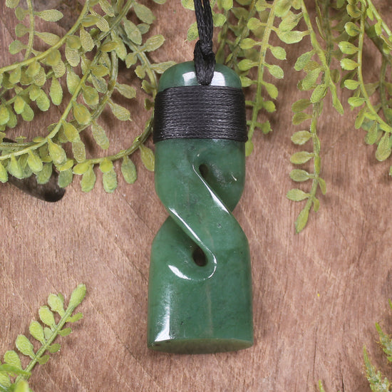 Hapopo Pounamu Toki Twist - NZ Greenstone