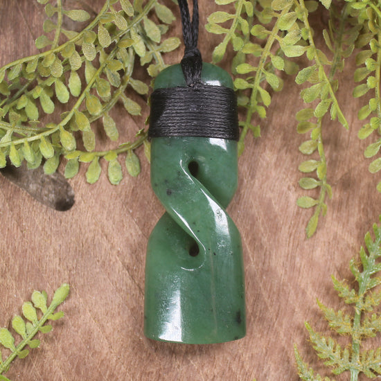 Hapopo Pounamu Toki Twist - NZ Greenstone