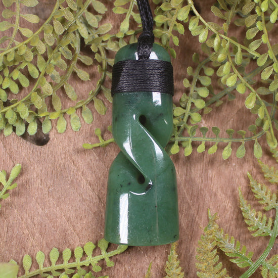 Hapopo Pounamu Toki Twist - NZ Greenstone