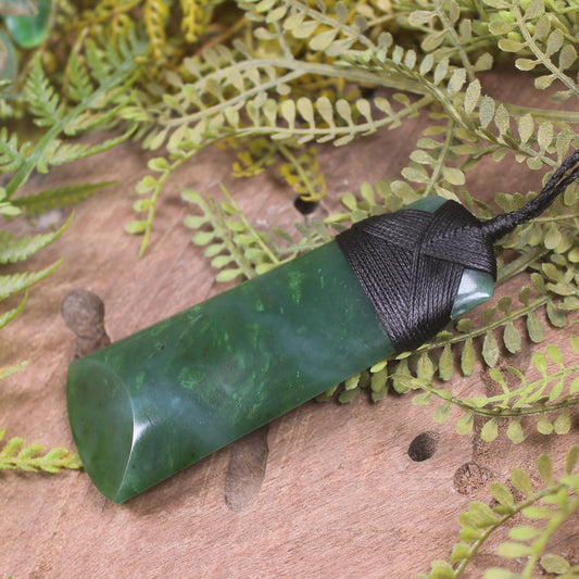 Hapopo Pounamu Toki - NZ Greenstone