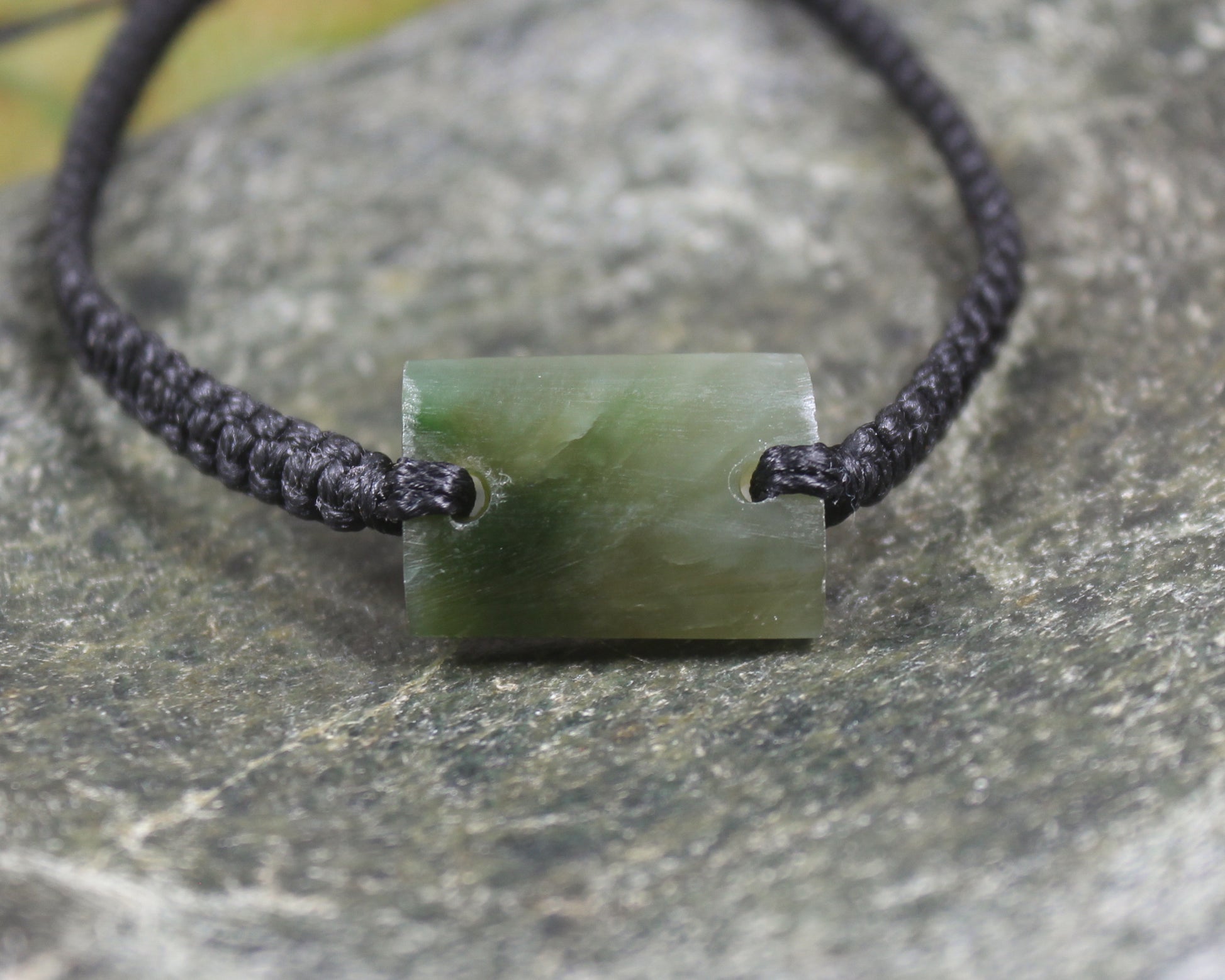 Adjustable cord bracelet with Inanga Pounamu