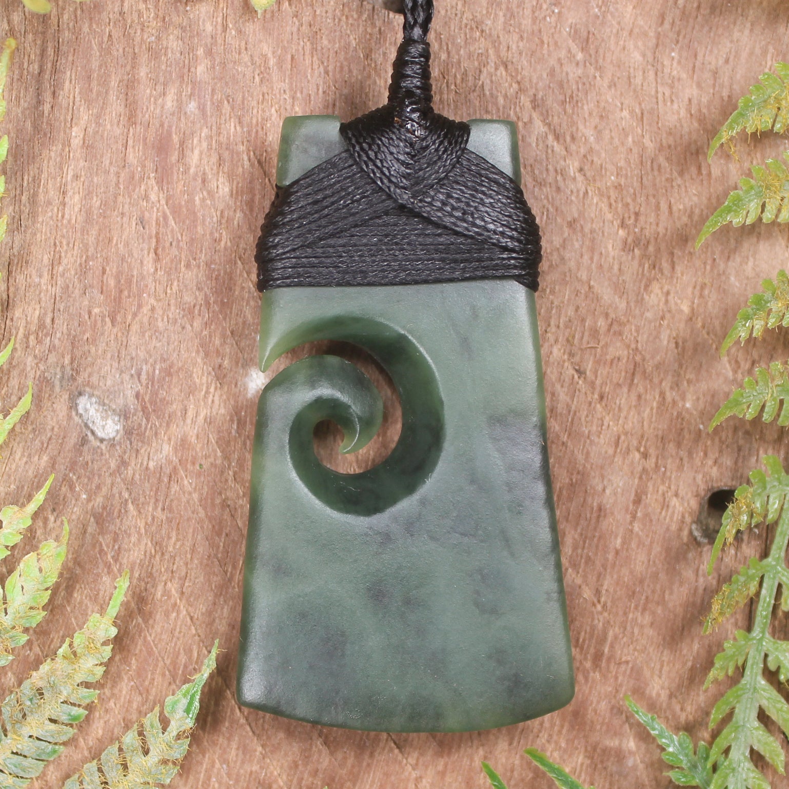 Hapopo Pounamu Toki with Koru