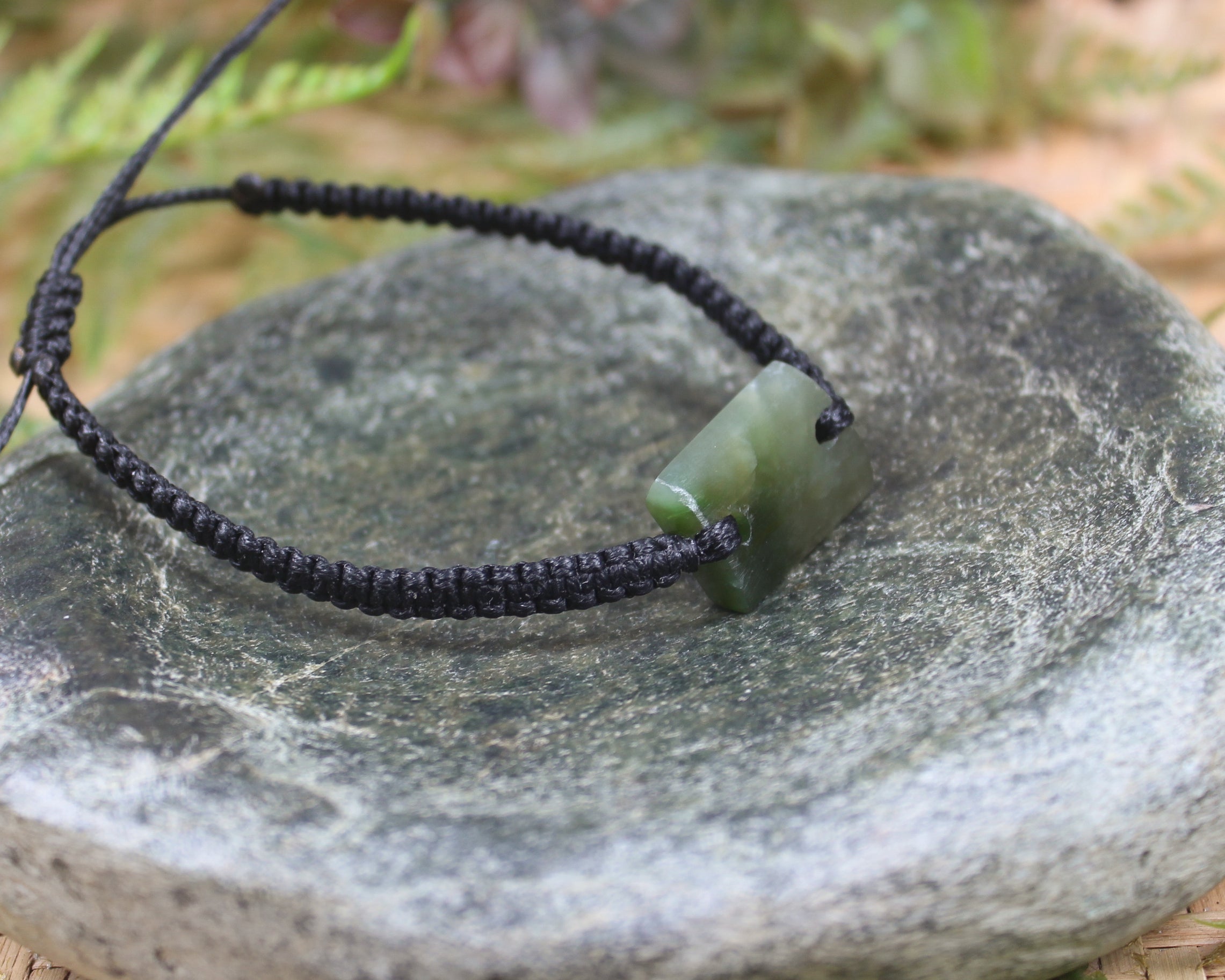 Adjustable cord bracelet with Inanga Pounamu