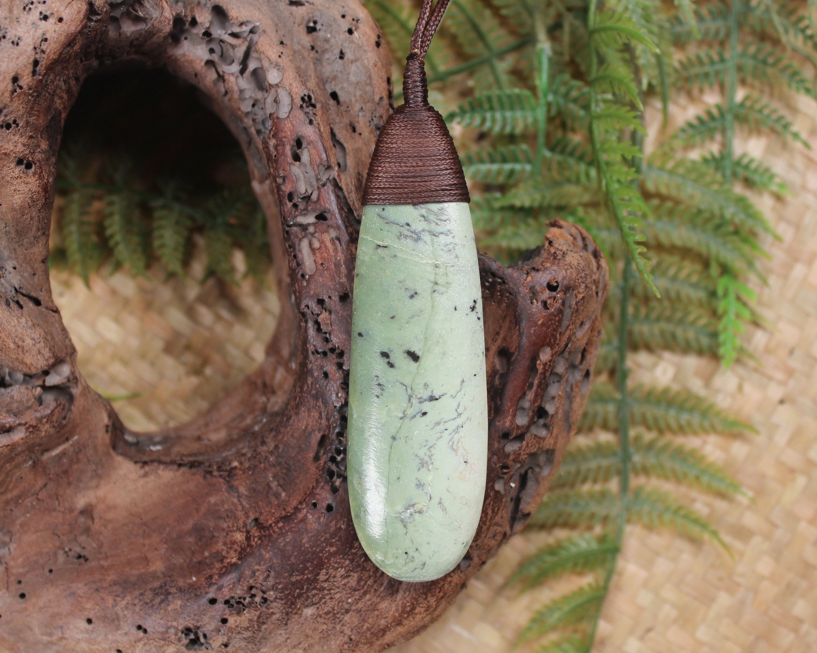 Kawakawa Pounamu Roimata Pendant - NZ Greenstone