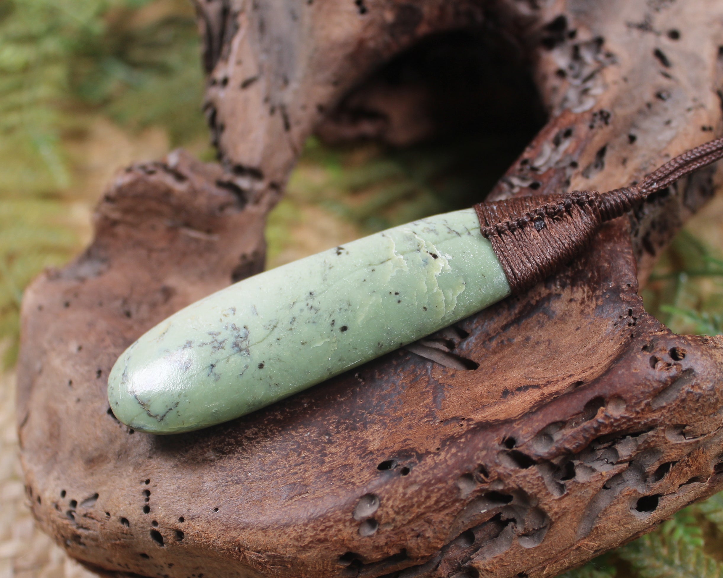 Kawakawa Pounamu Roimata Pendant - NZ Greenstone