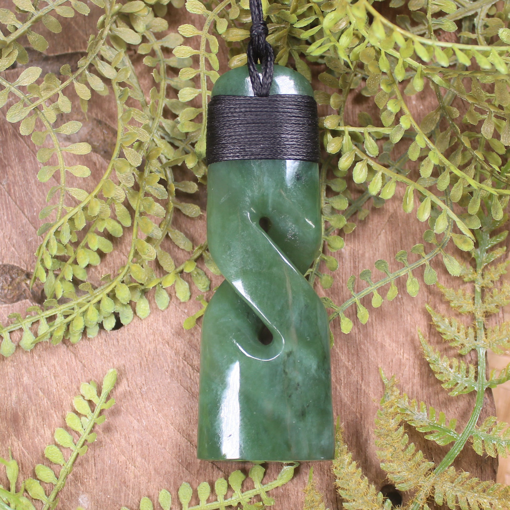 Hapopo Pounamu Toki Twist - NZ Greenstone