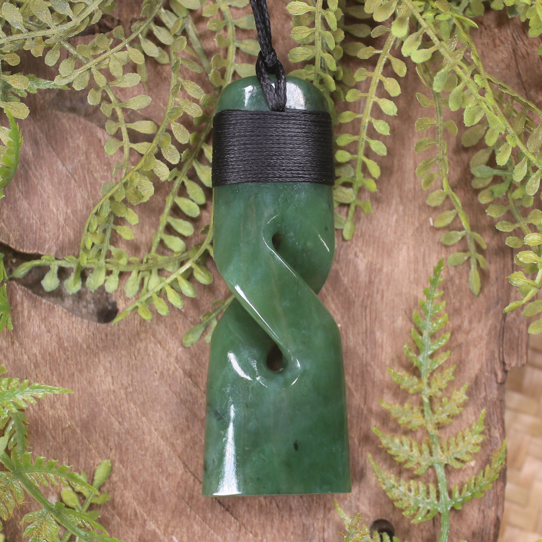 Hapopo Pounamu Toki Twist - NZ Greenstone