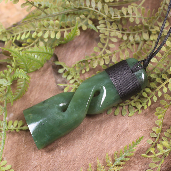 Hapopo Pounamu Toki Twist - NZ Greenstone