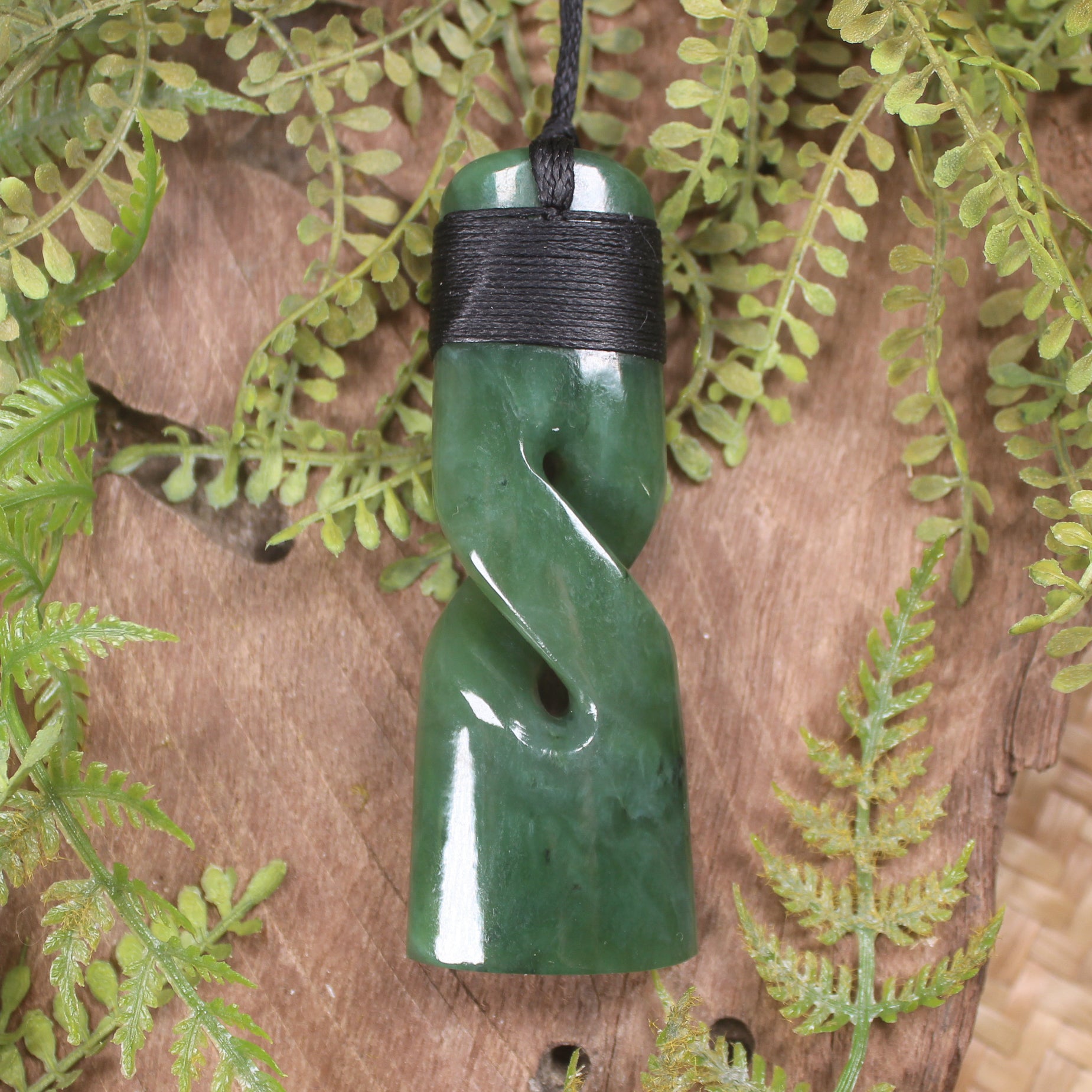 Hapopo Pounamu Toki Twist - NZ Greenstone