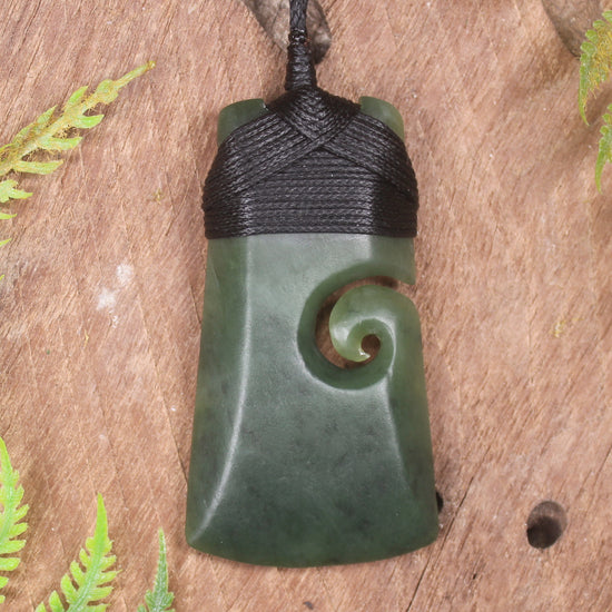 Hapopo Pounamu Toki with Koru