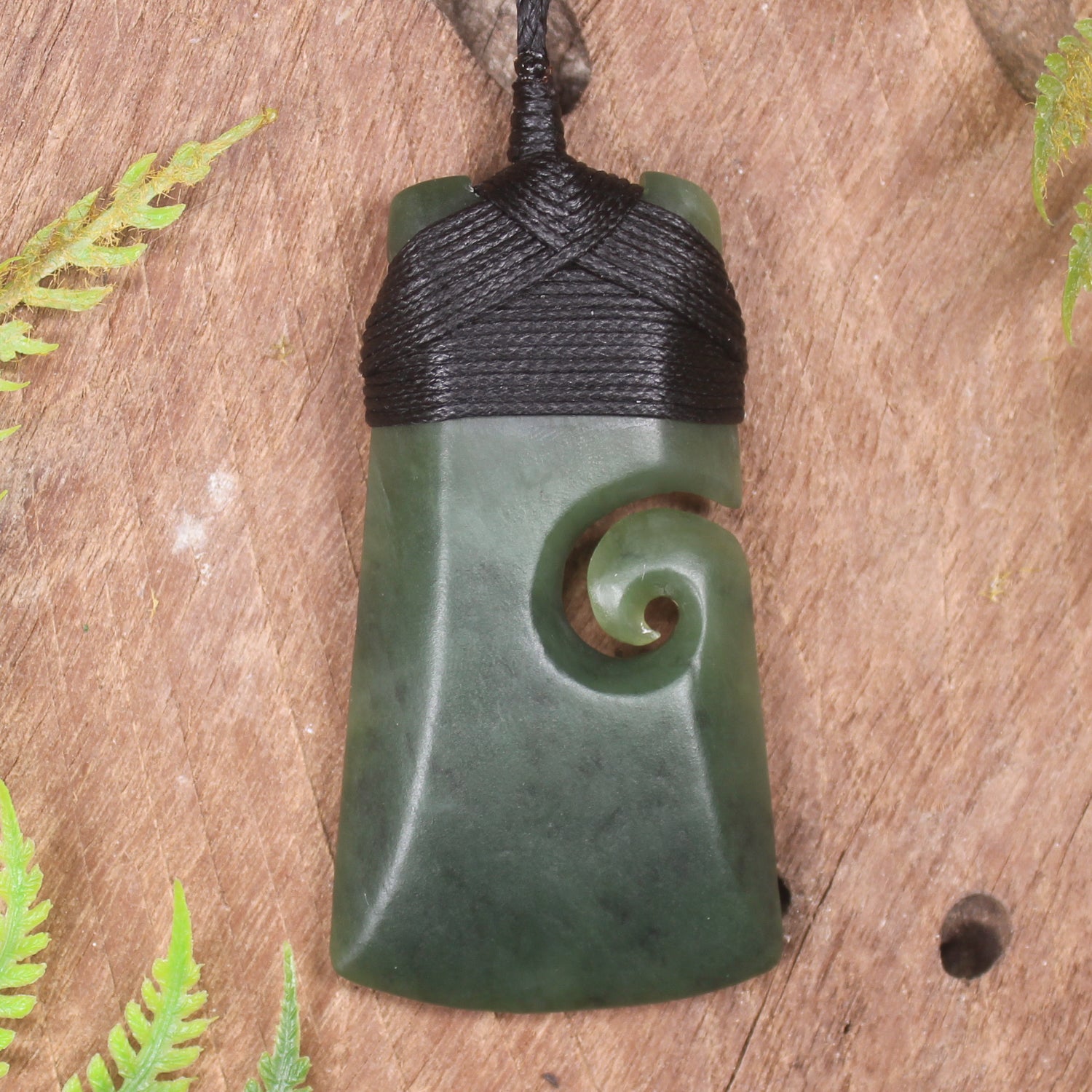 Hapopo Pounamu Toki with Koru