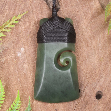 Hapopo Pounamu Toki with Koru