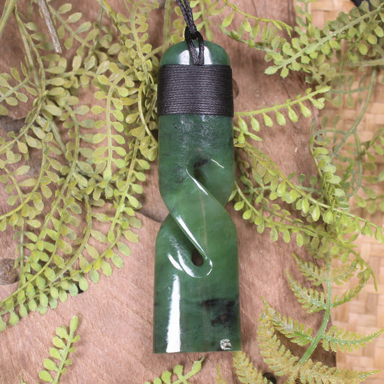 Hapopo Pounamu Toki Twist - NZ Greenstone