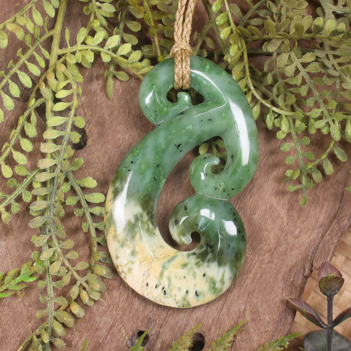 Hammerhead pendant carved from Raukaraka Pounamu - NZ Greenstone