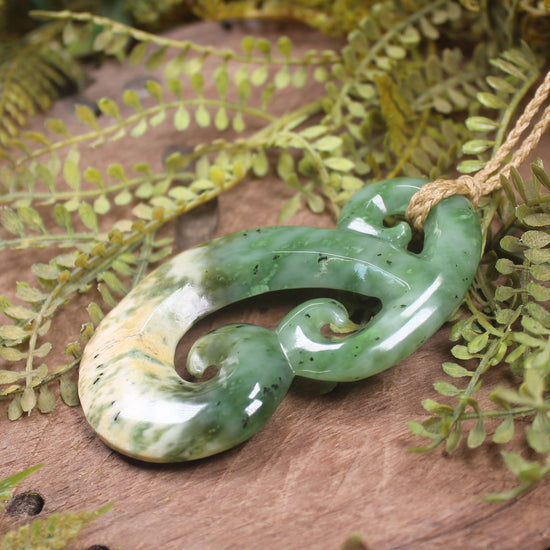 Hammerhead pendant carved from Raukaraka Pounamu - NZ Greenstone