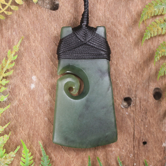 Hapopo Pounamu Toki with Koru