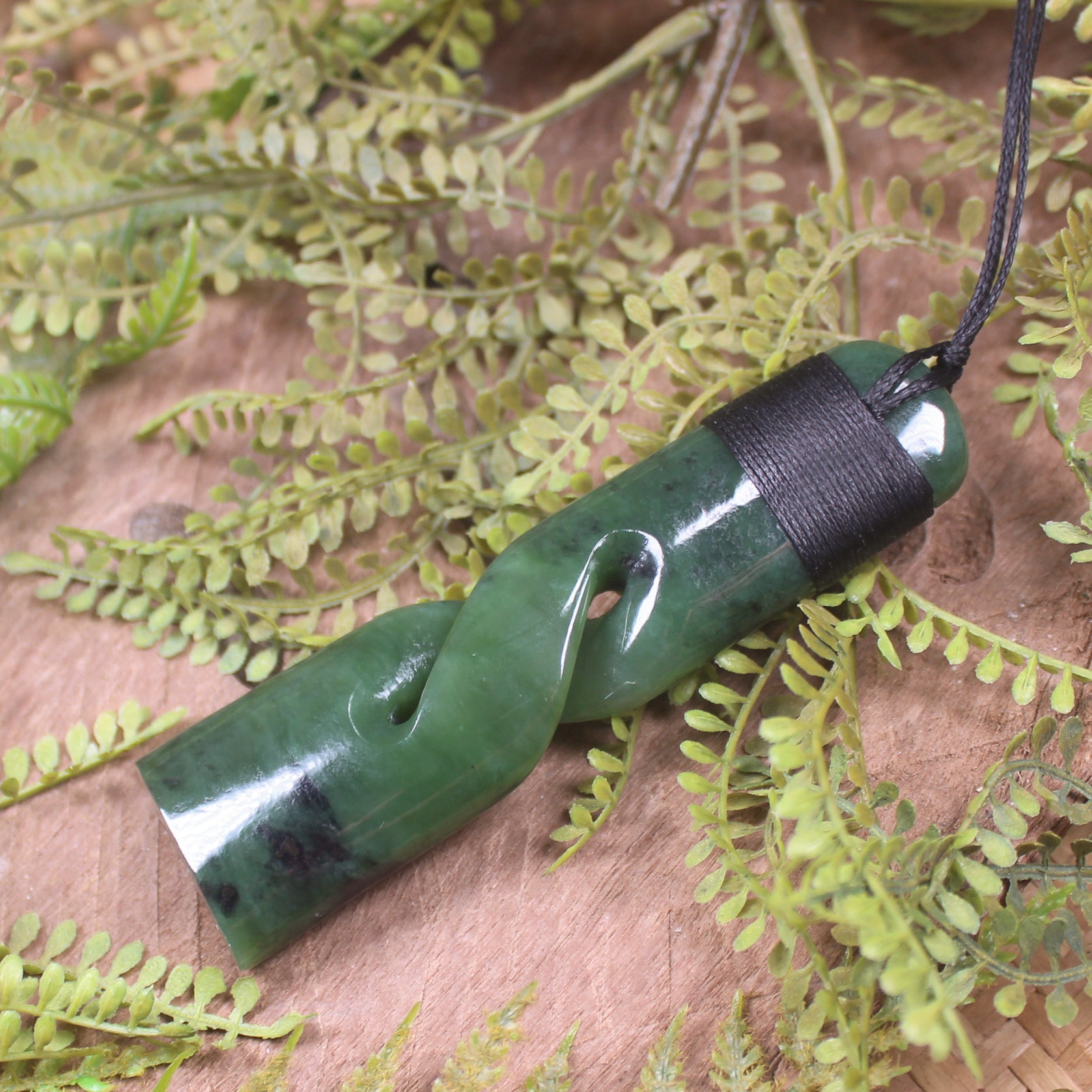 Hapopo Pounamu Toki Twist - NZ Greenstone