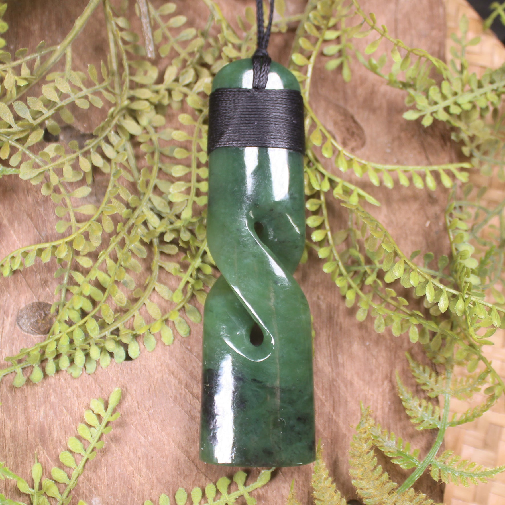 Hapopo Pounamu Toki Twist - NZ Greenstone