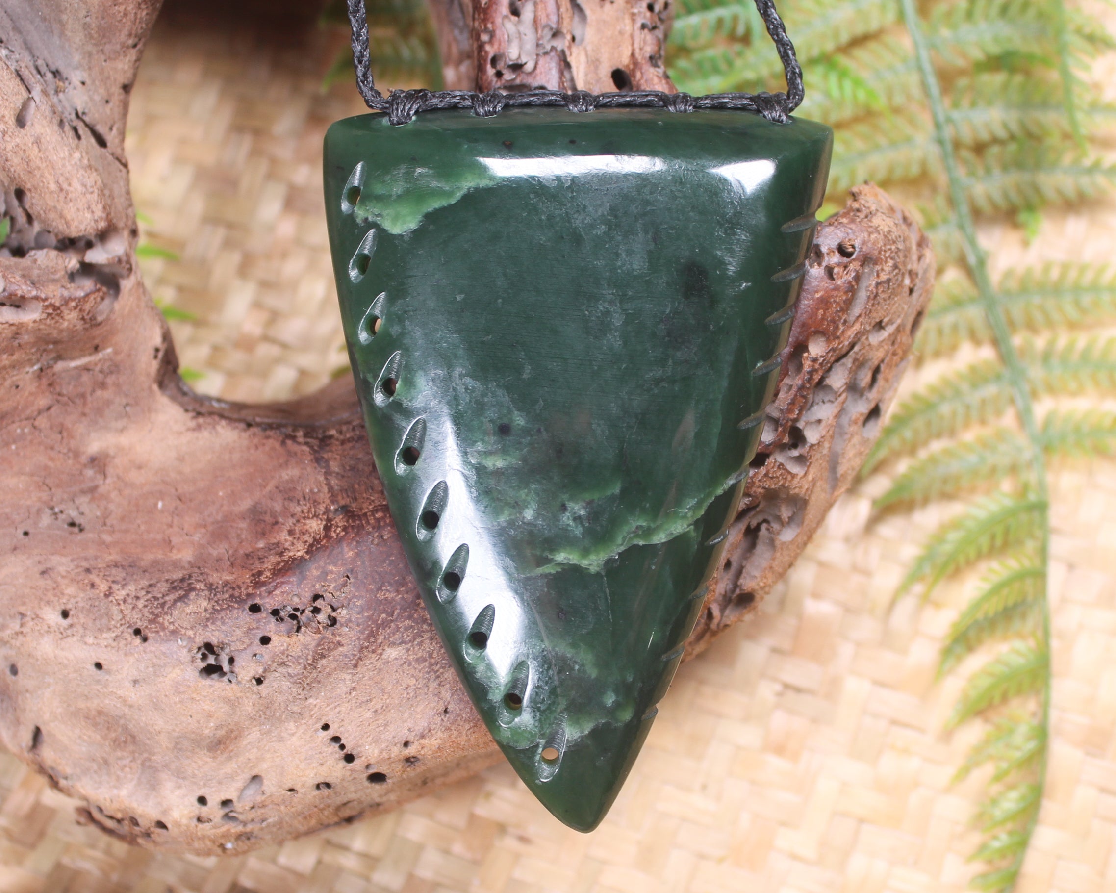 Taniwha Tooth or Niho carved from Kawakawa Pounamu - NZ Greenstone
