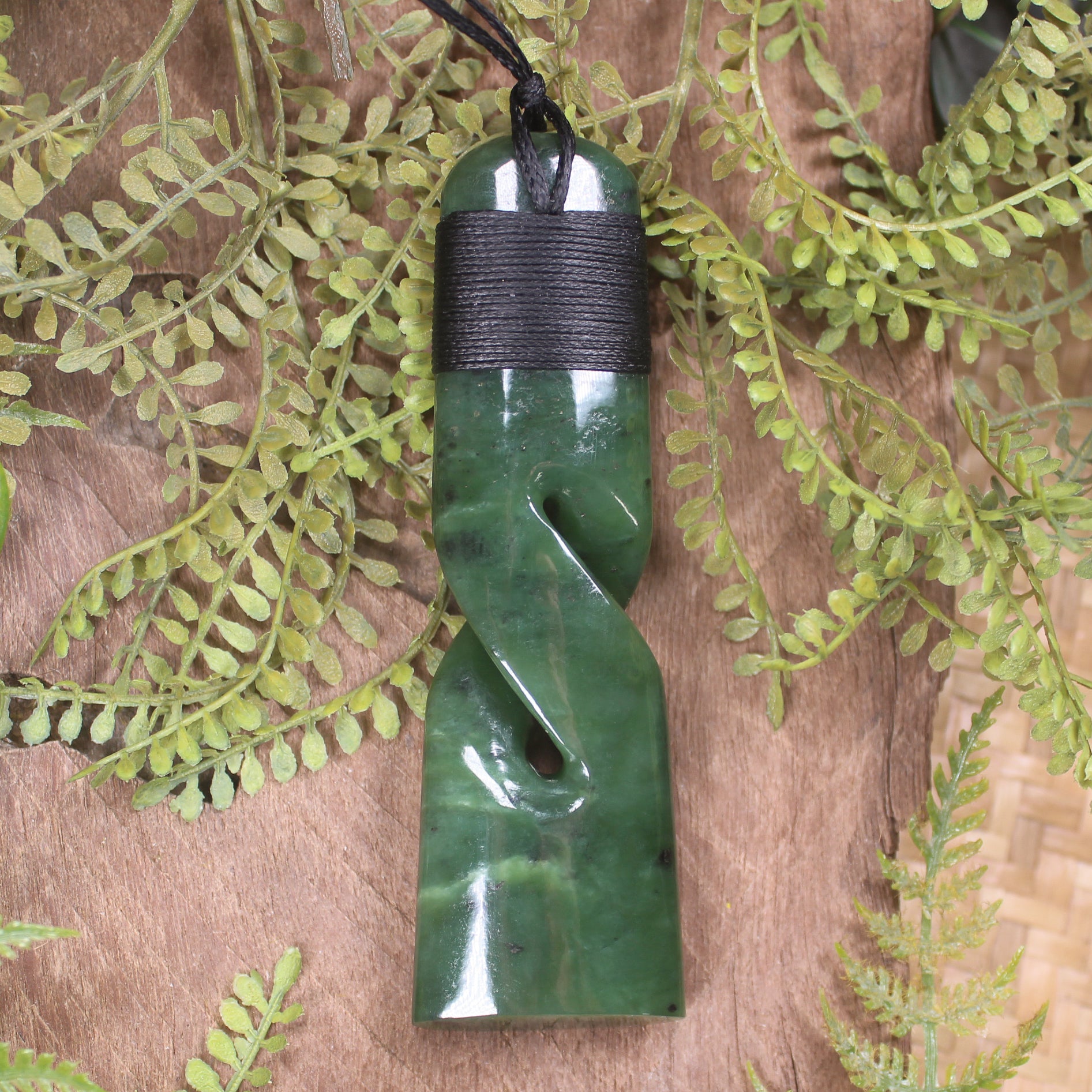 Hapopo Pounamu Toki Twist - NZ Greenstone