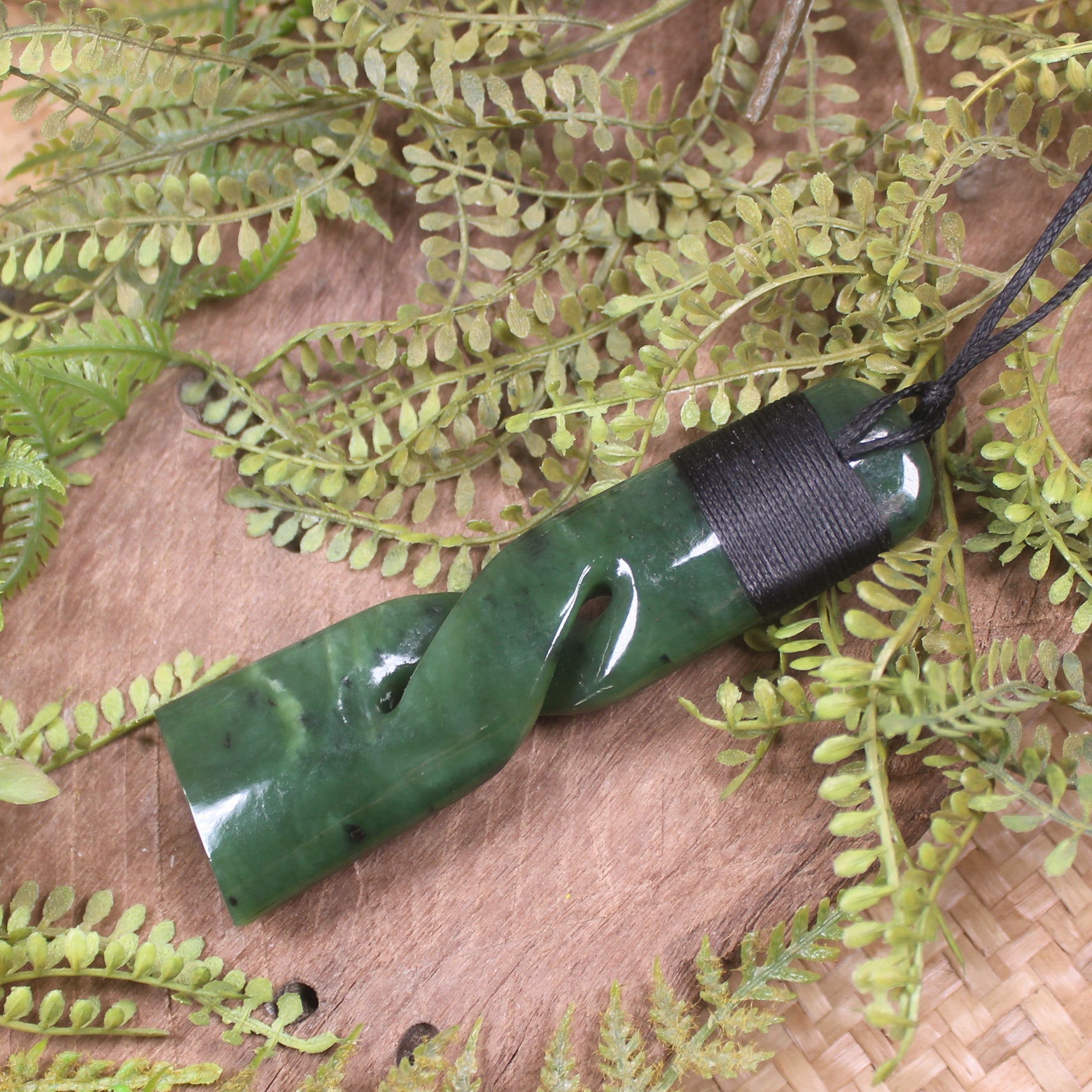 Hapopo Pounamu Toki Twist - NZ Greenstone