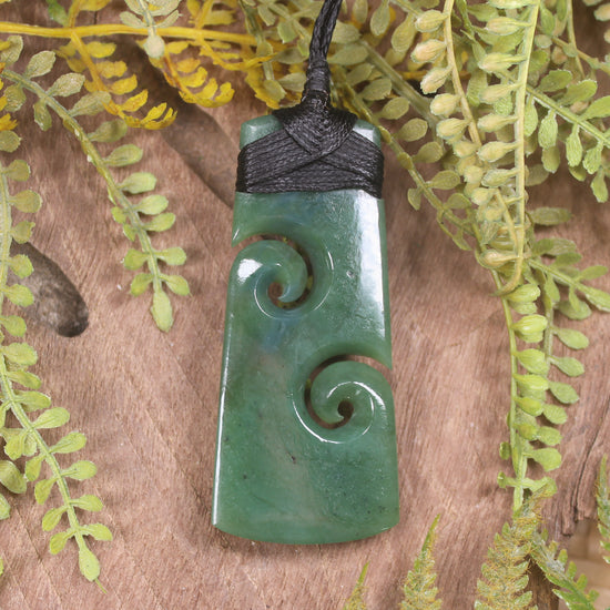 Hapopo Pounamu Toki with Koru - NZ Greenstone