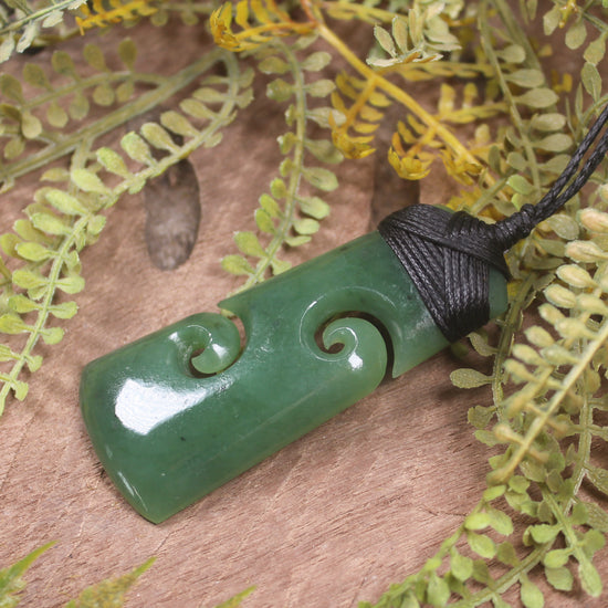 Hapopo Pounamu Toki with Koru - NZ Greenstone