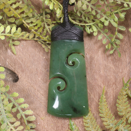 Toki with Koru pounamu pendant - NZ Greenstone