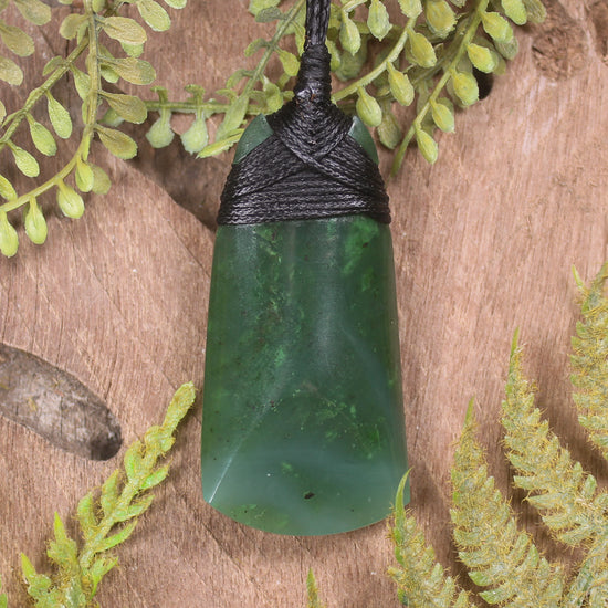 Hapopo Pounamu Toki - NZ Greenstone