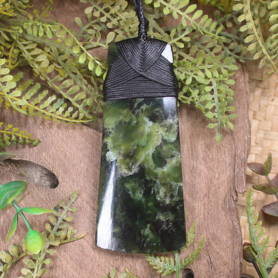 Rimu Pounamu Toki - NZ Greenstone