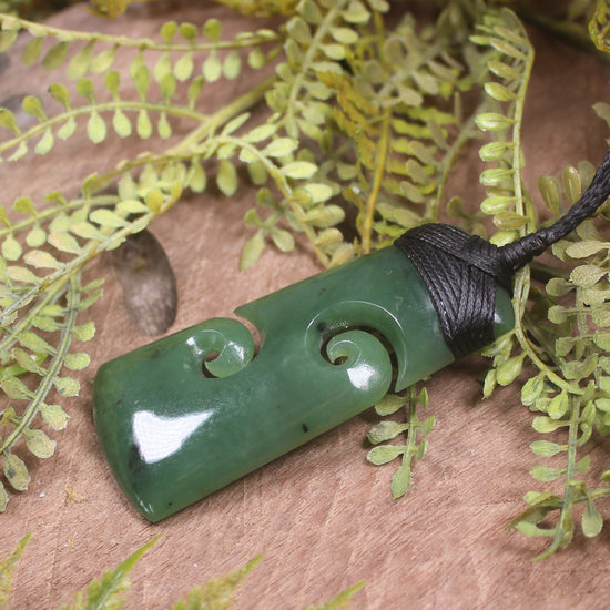 Toki with Koru pounamu pendant - NZ Greenstone
