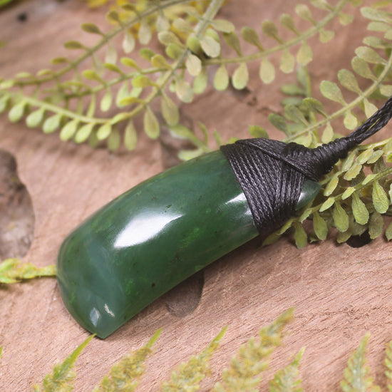 Hapopo Pounamu Toki - NZ Greenstone
