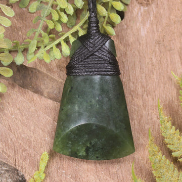 Kawakawa Pounamu Toki