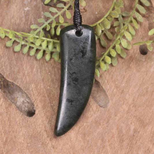 Rimu Pounamu Taniwha Tooth pendant - NZ Greenstone