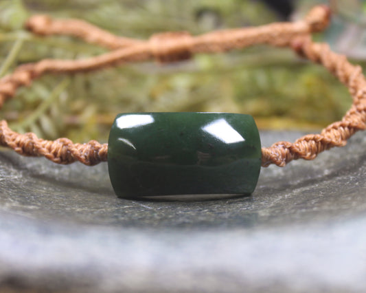 Adjustable cord bracelet with Kawakawa Pounamu