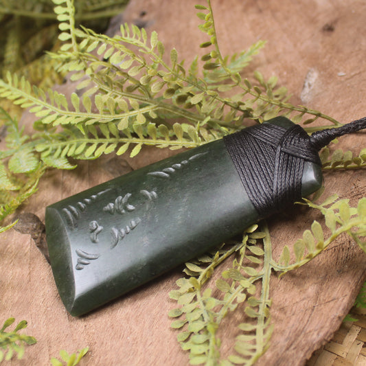 Rimu Pounamu Toki Pendant - NZ Greenstone