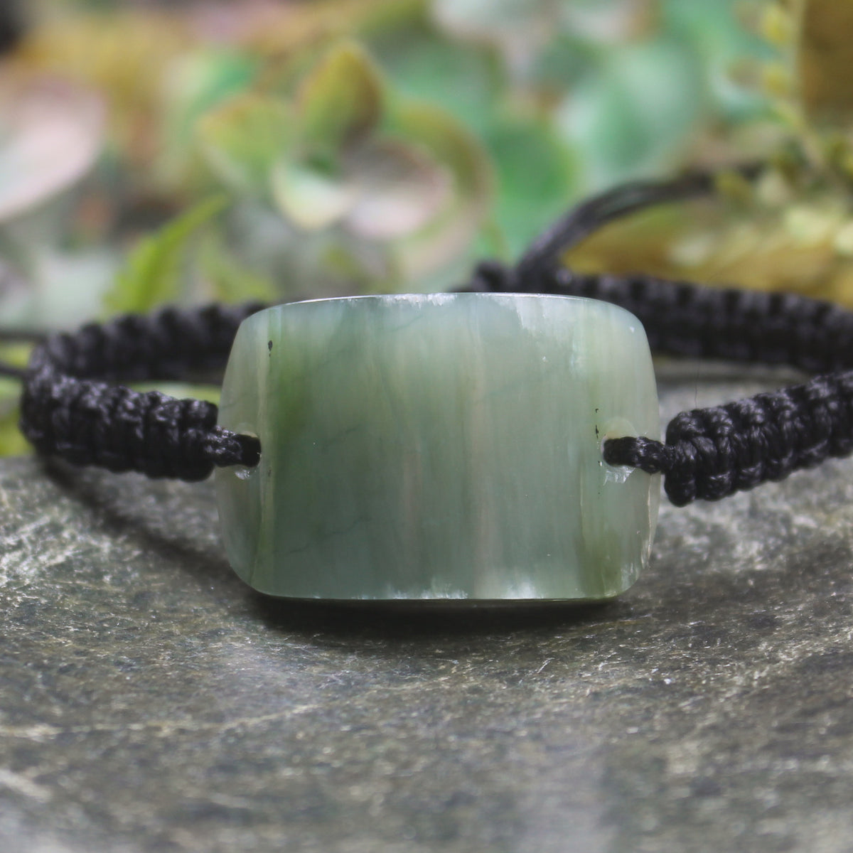 Adjustable cord bracelet with Inanga Pounamu