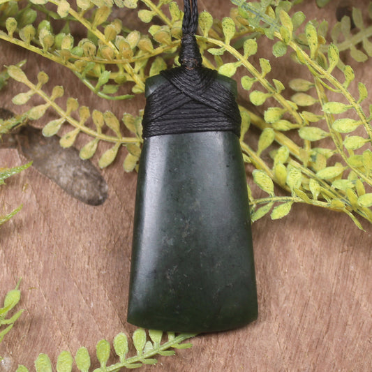 Rimu Pounamu Toki Pendant - NZ Greenstone