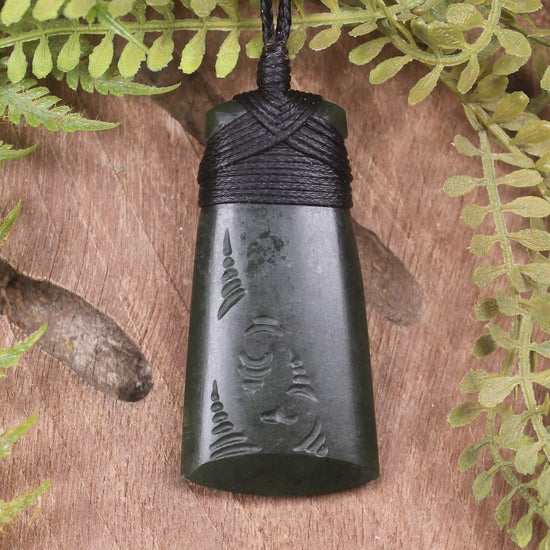 Rimu Pounamu Toki Pendant - NZ Greenstone