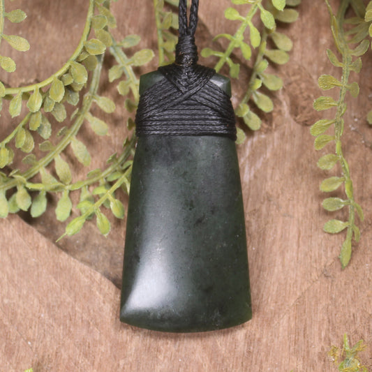 Rimu Pounamu Toki Pendant - NZ Greenstone