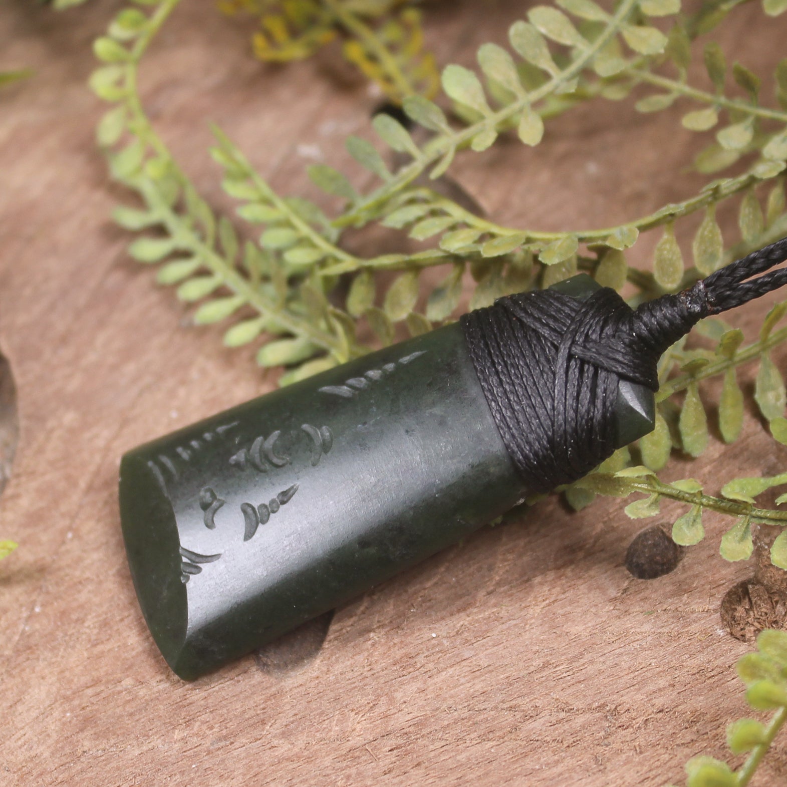 Rimu Pounamu Toki Pendant - NZ Greenstone