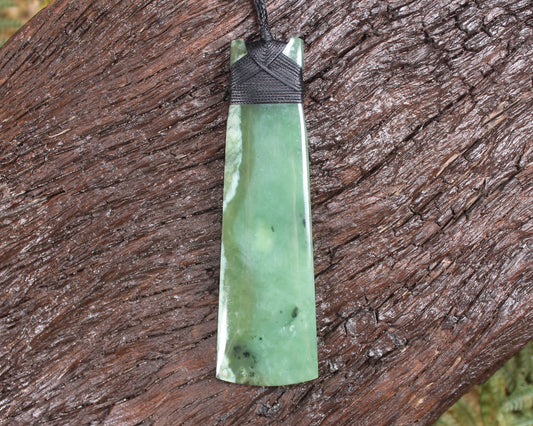 Toki or Adze Pendant carved from Hapopo Pounamu - NZ Greenstone