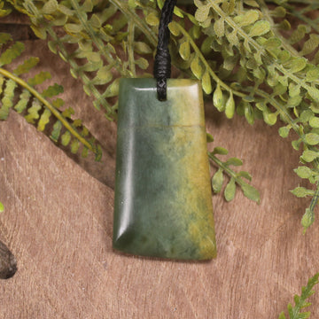 Flower Jade Pounamu Toki Pendant - NZ Greenstone