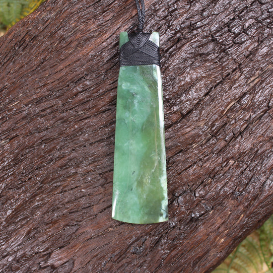 Toki or Adze Pendant carved from Hapopo Pounamu - NZ Greenstone