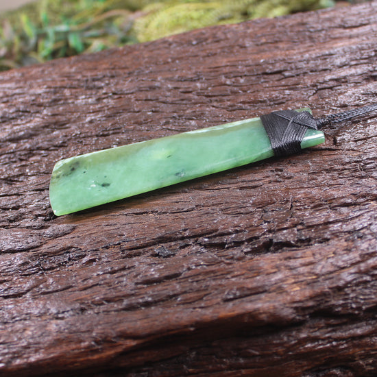 Toki or Adze Pendant carved from Hapopo Pounamu - NZ Greenstone