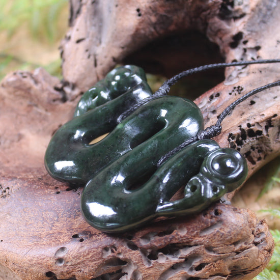 Pekapeka Pendant carved from Kawakawa Pounamu - NZ Greenstone