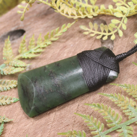 Rimu Pounamu Toki Pendant - NZ Greenstone
