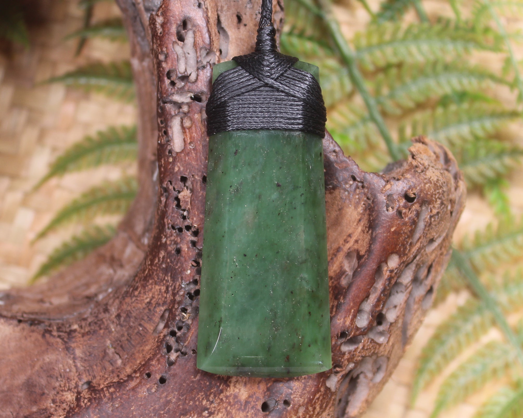 Hapopo Pounamu Toki - NZ Greenstone