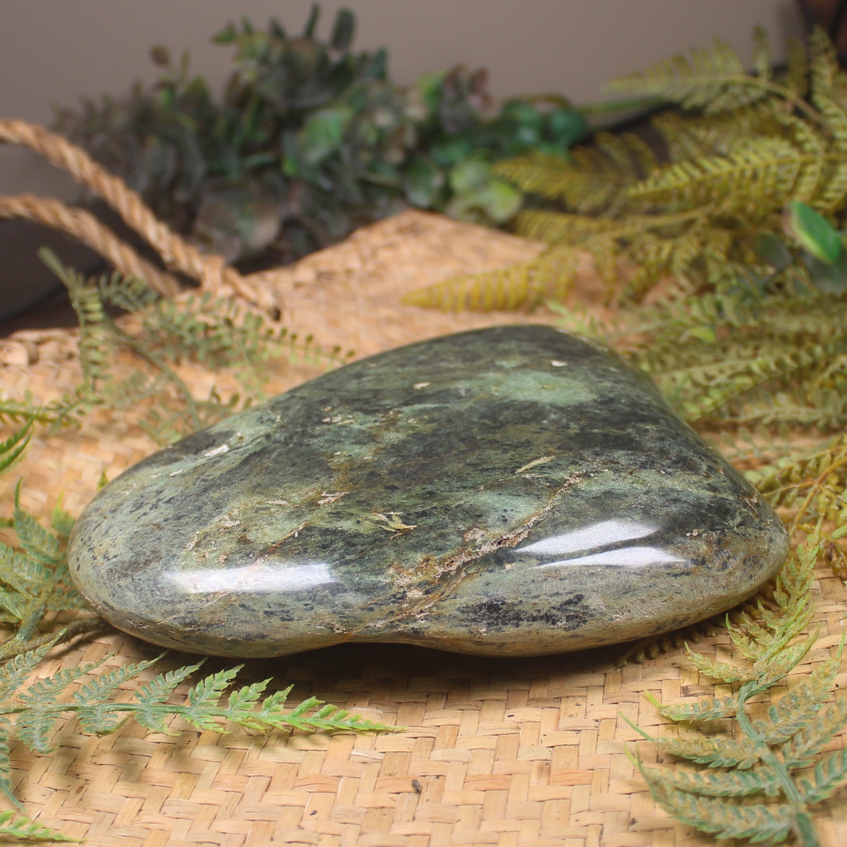 Serpentine Pounamu Touchstone