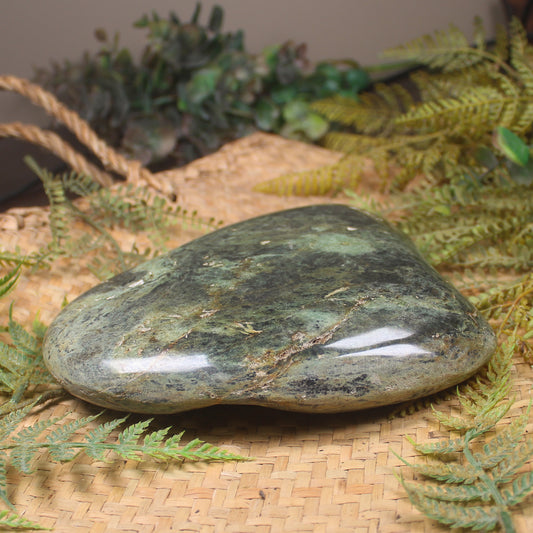 Serpentine Pounamu Touchstone